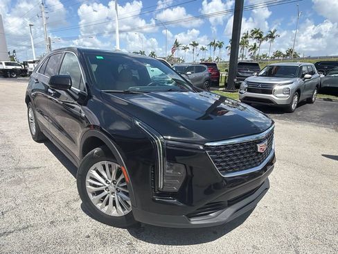 Used 2024 Cadillac XT4 Luxury FWD image 3