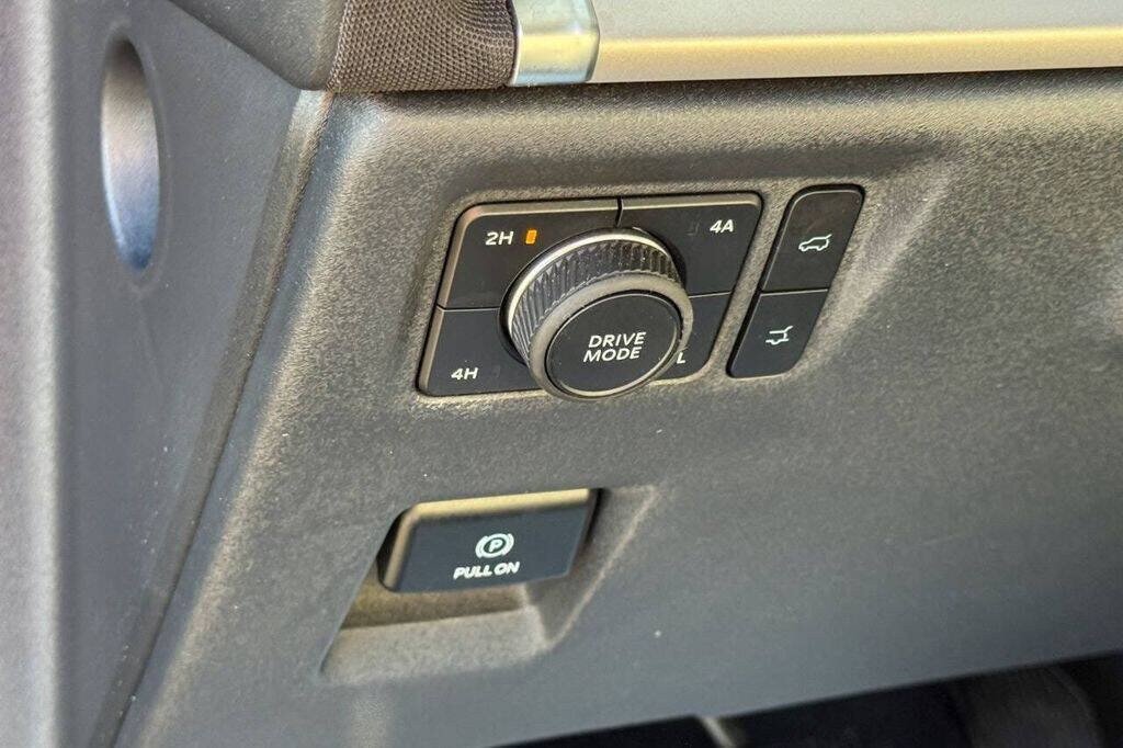 Used 2025 Ford Expedition Active AWD/4WD image 29