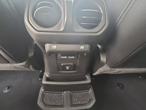 Used 2022 Jeep Wrangler Unlimited Sahara AWD/4WD image 31
