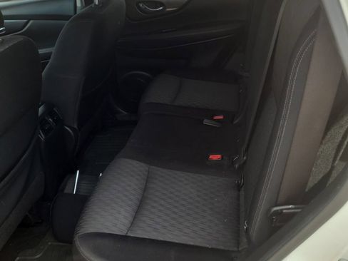 Used 2019 Nissan Rogue SV w/ Premium Package FWD image 2
