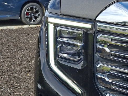 Used 2024 GMC Sierra 1500 Denali w/ Denali Reserve Package AWD/4WD image 9