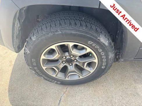 Used 2020 Jeep Cherokee Trailhawk w/ Cold Weather Group AWD/4WD image 15