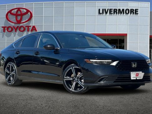 Used 2023 Honda Accord Sport image 2