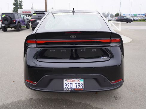 Used 2024 Toyota Prius LE image 9