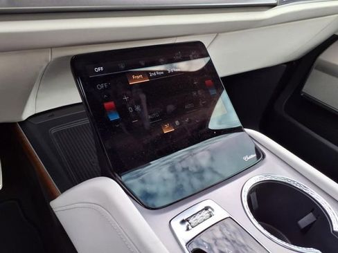 New 2026 Cadillac Vistiq Sport image 32