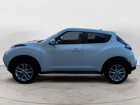 Used 2016 Nissan Juke SV image 2