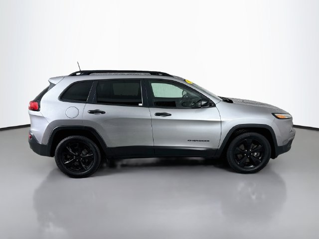 Used 2017 Jeep Cherokee Sport w/ Cold Weather Group AWD/4WD image 8