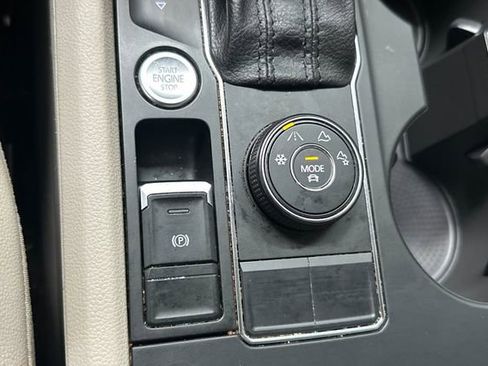 Used 2019 Volkswagen Atlas SE w/ Towing Package image 36