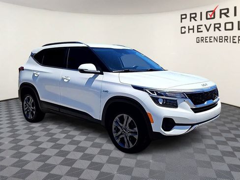 Used 2023 Kia Seltos S w/ Navigation Package AWD/4WD image 2