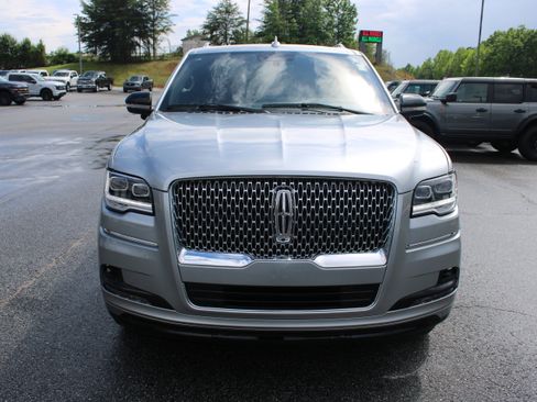 Used 2024 Lincoln Navigator Reserve AWD/4WD image 3