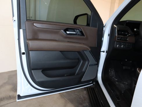 Used 2026 GMC Yukon Denali Ultimate image 32