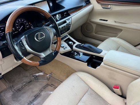 Used 2014 Lexus ES 300h image 11