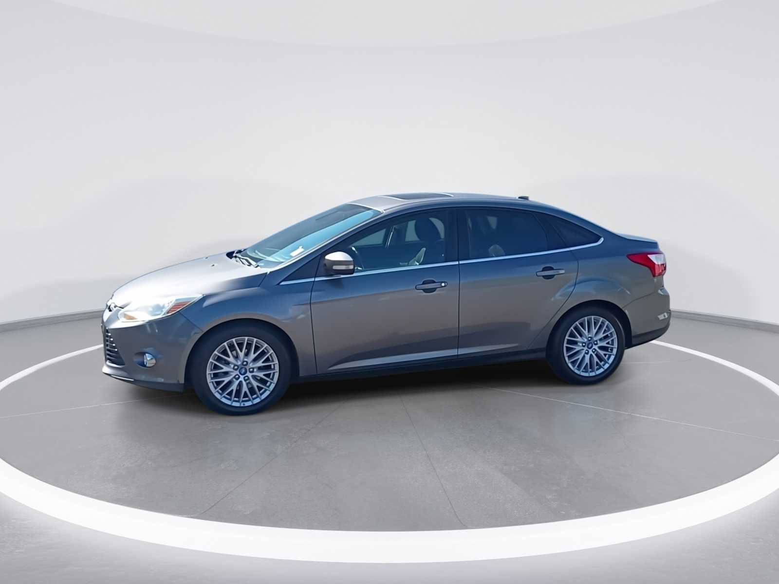 Used 2012 Ford Focus SEL FWD image 4