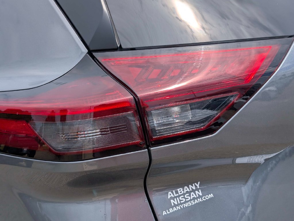 Certified 2026 Nissan Rogue SV FWD image 11