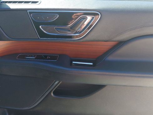 Used 2024 Lincoln Navigator Premiere AWD/4WD image 14