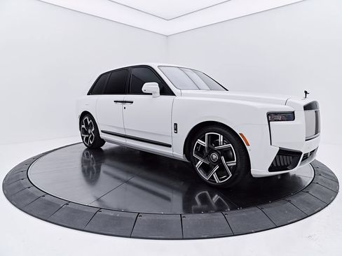 Used 2025 Rolls-Royce Cullinan Black Badge AWD/4WD image 16
