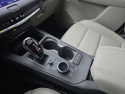 Used 2023 Cadillac XT4 Luxury image 25