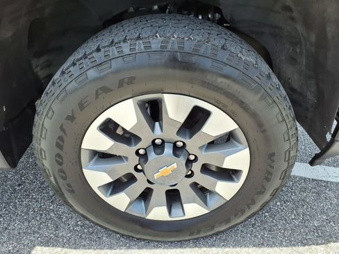 Used 2024 Chevrolet Silverado 2500 Custom w/ Custom Value Package AWD/4WD image 9