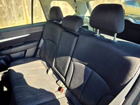 Used 2010 Subaru Outback 2.5i AWD/4WD image 38