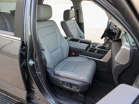 Used 2024 Toyota Tundra Limited AWD/4WD image 36