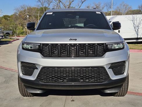 New 2025 Jeep Grand Cherokee Altitude RWD image 5