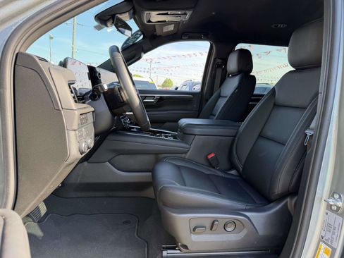 Certified 2025 Chevrolet Suburban LS AWD/4WD image 10