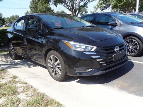 Used 2025 Nissan Versa SV FWD image 3