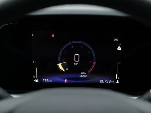 Used 2025 Chevrolet Trax LT w/ LT Convenience Package image 11