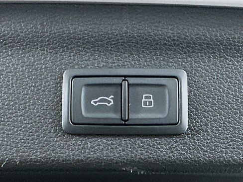 Used 2024 Audi Q3 2.0T Premium image 29