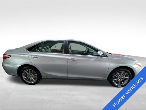 Used 2017 Toyota Camry SE FWD image 4
