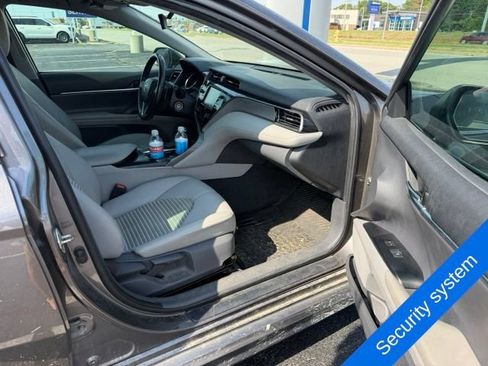 Used 2020 Toyota Camry SE FWD image 10