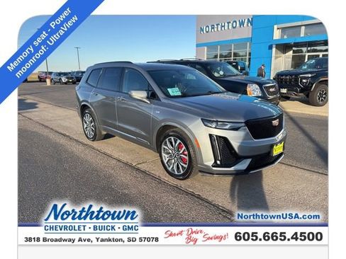 Used 2024 Cadillac XT6 Sport image 3