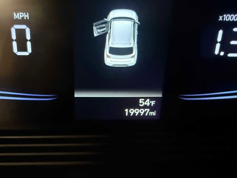 Used 2024 Hyundai Venue Limited image 37