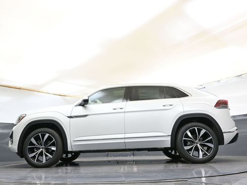 Used 2025 Volkswagen Atlas Cross Sport SEL Premium R-Line image 31