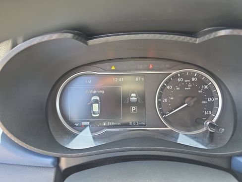 Used 2025 Nissan Versa SV FWD image 15