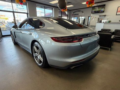 Used 2019 Porsche Panamera 4 image 17