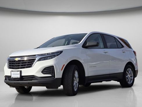 Used 2023 Chevrolet Equinox LS w/ LS Convenience Package image 4