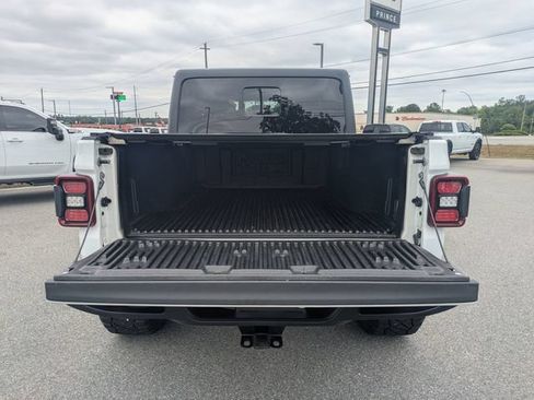 Used 2020 Jeep Gladiator Overland AWD/4WD image 15