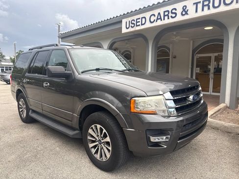 Used 2017 Ford Expedition XLT RWD image 2