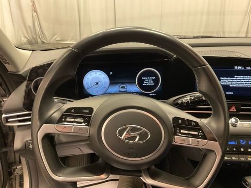 Used 2023 Hyundai Elantra SEL w/ Convenience Package image 4