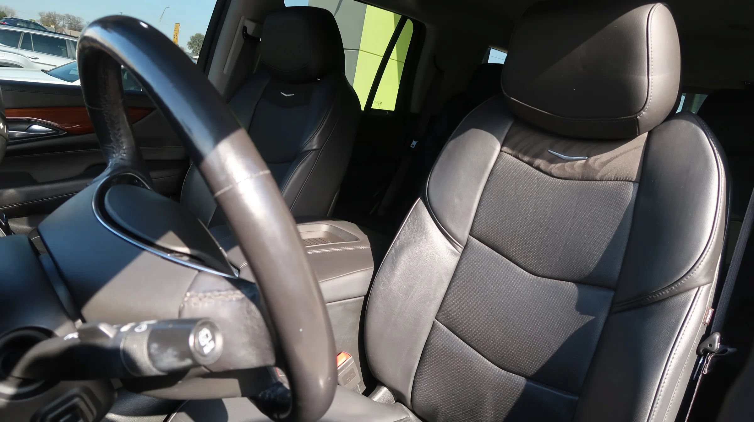 Used 2018 Cadillac Escalade Premium Luxury AWD/4WD image 18