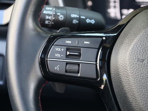 Used 2025 Honda Pilot Black Edition image 18