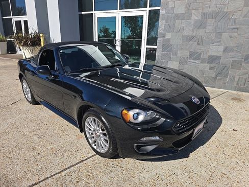 Used 2019 FIAT 124 Spider Classica w/ Technology Group image 37