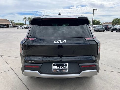 Used 2024 Kia EV9 Light Long Range RWD image 8
