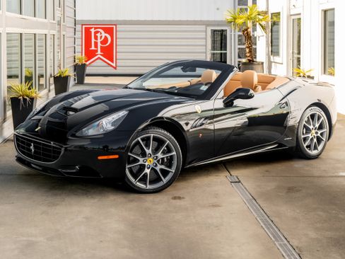 Used 2011 Ferrari California RWD image 2