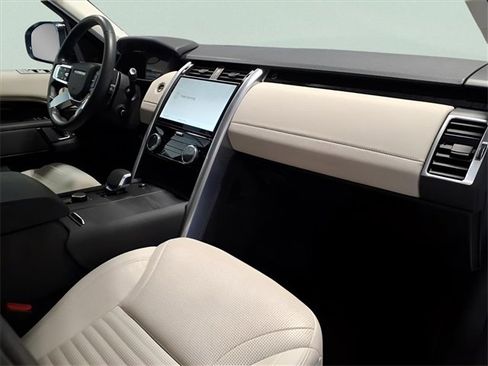 Used 2024 Land Rover Discovery S image 16