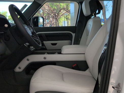 New 2026 Land Rover Defender 110 X-Dynamic SE AWD/4WD image 5