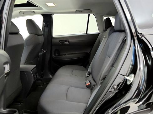 Used 2023 Toyota Corolla Cross LE w/ Moonroof Package image 21