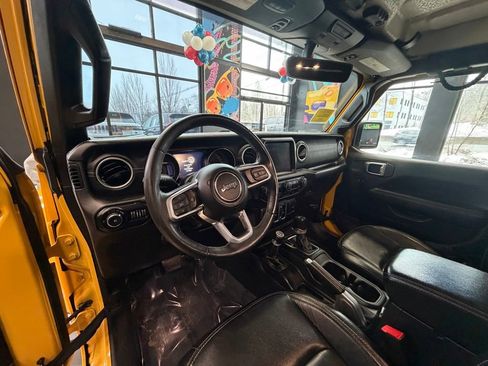 Used 2019 Jeep Wrangler Unlimited Sahara w/ Uconnect 4C Nav & Sound Group image 12