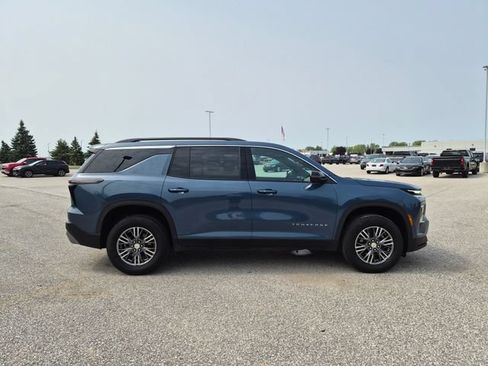 Used 2024 Chevrolet Traverse LT FWD image 5